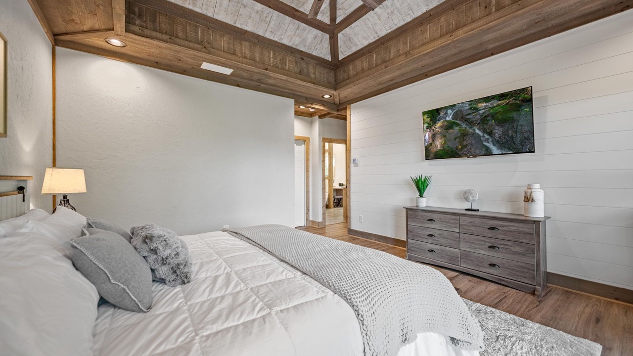 Photo of Bedroom in East Ellijay