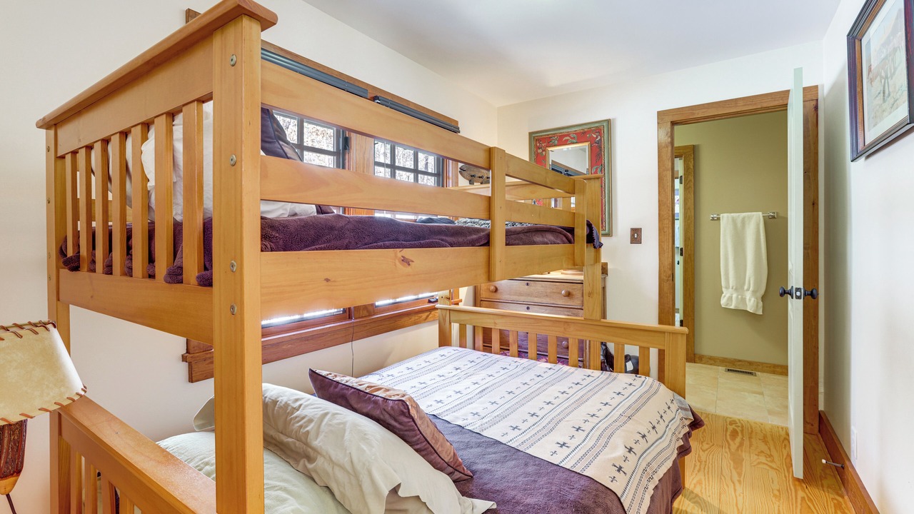 Photo of Bedroom in Argo