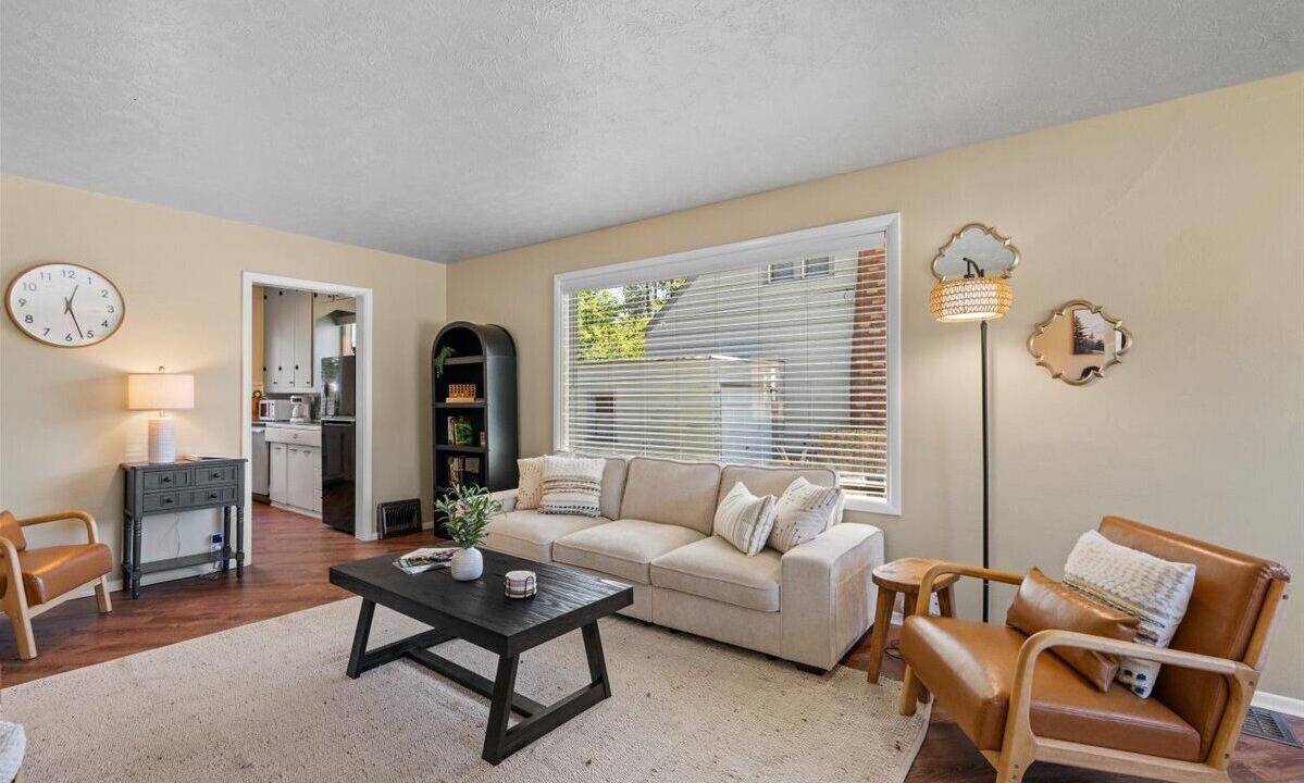 Photo of Livingroom in Garden District