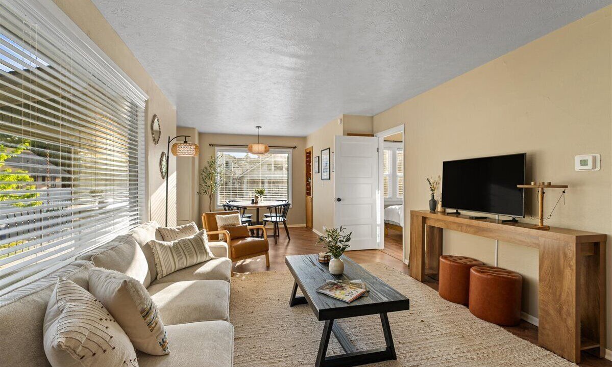 Photo of Livingroom in Garden District