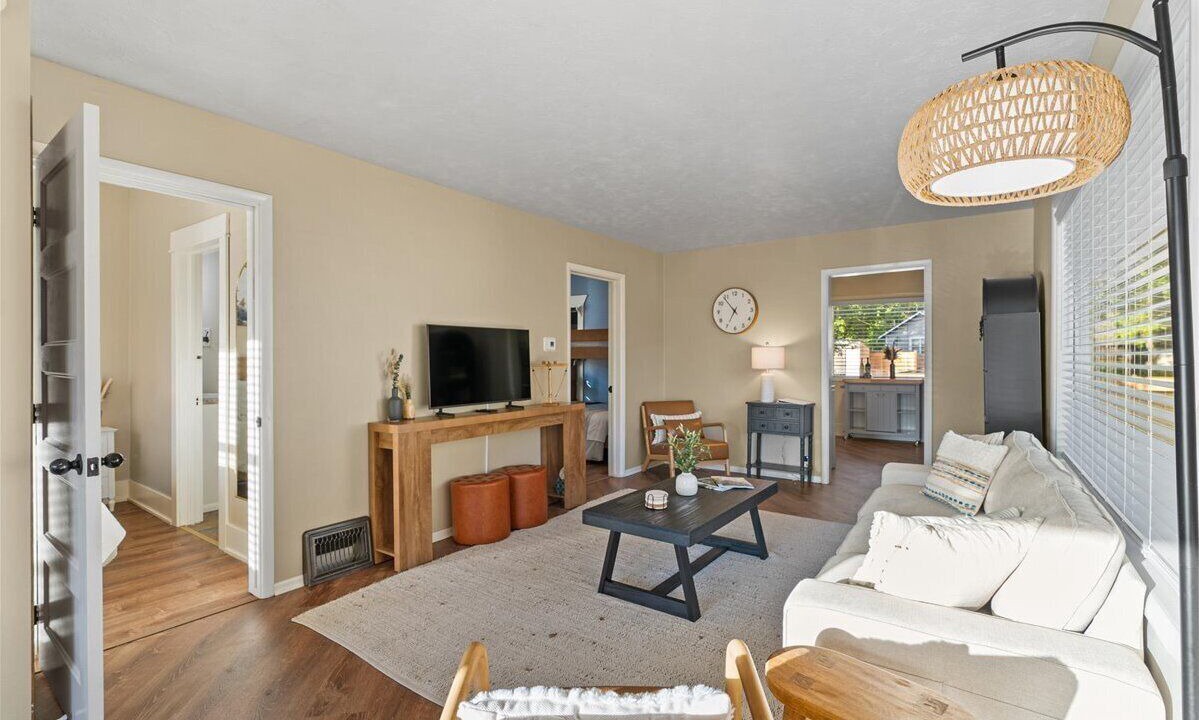Photo of Livingroom in Garden District