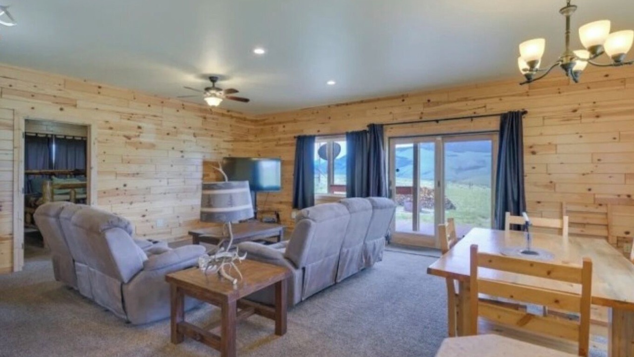 Photo of Livingroom in Melrose