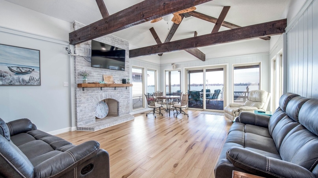 Photo of Livingroom in Lakeview