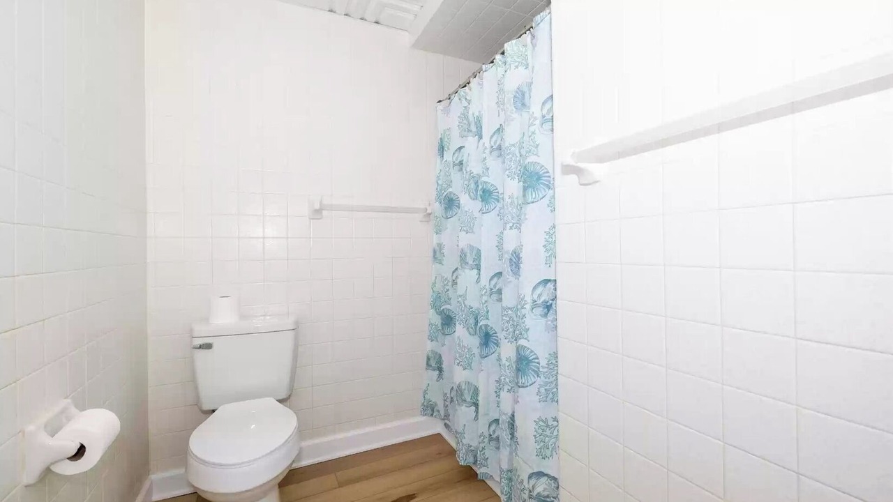 Photo of Bathroom in Lakeview