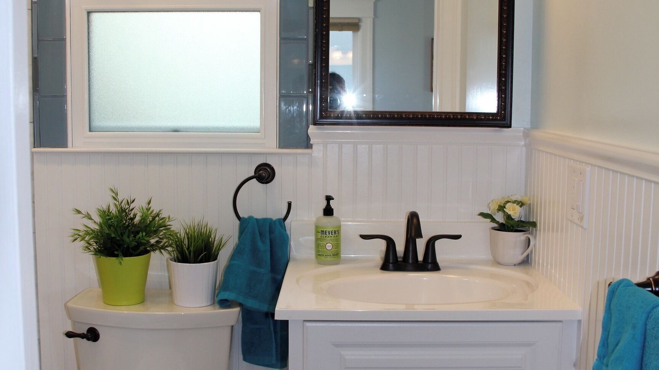 Photo of Bathroom in Upper Telegraph