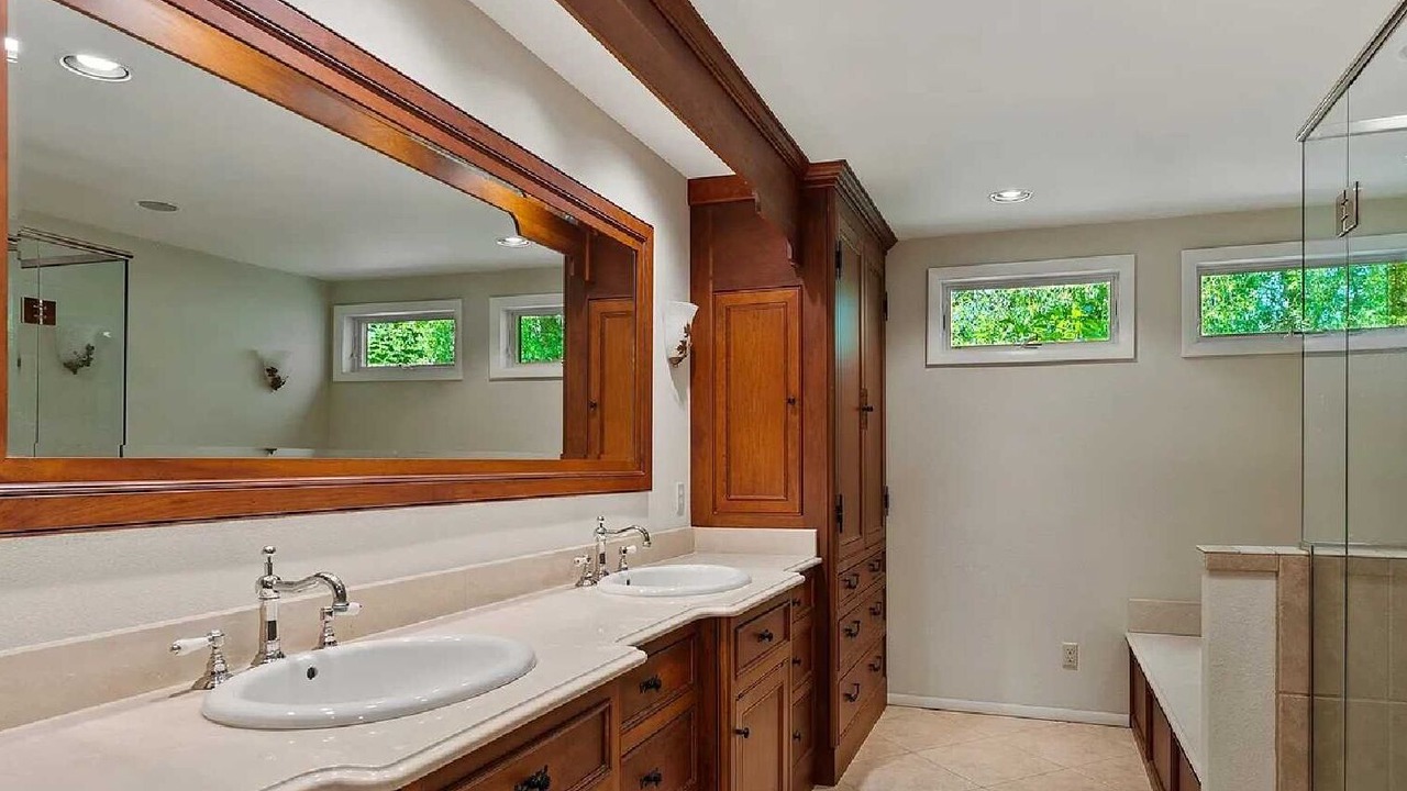 Photo of Bathroom in Lakeside