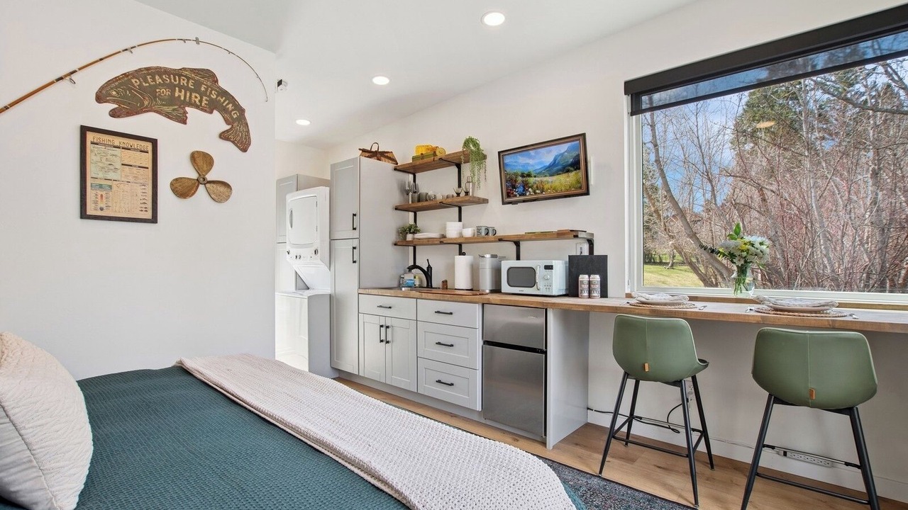 Photo of Bedroom in Lakeside