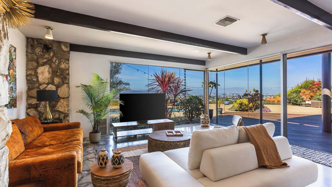 Photo of Livingroom in Baldwin Hills