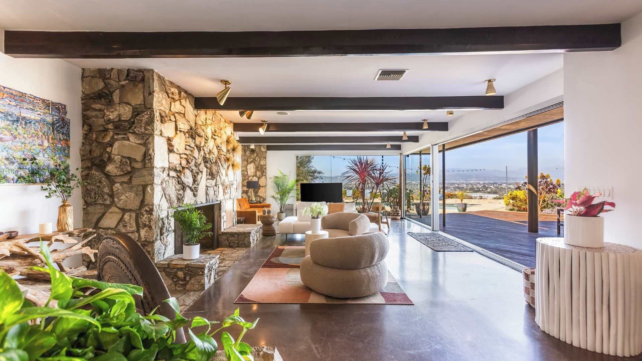 Photo of Livingroom in Baldwin Hills