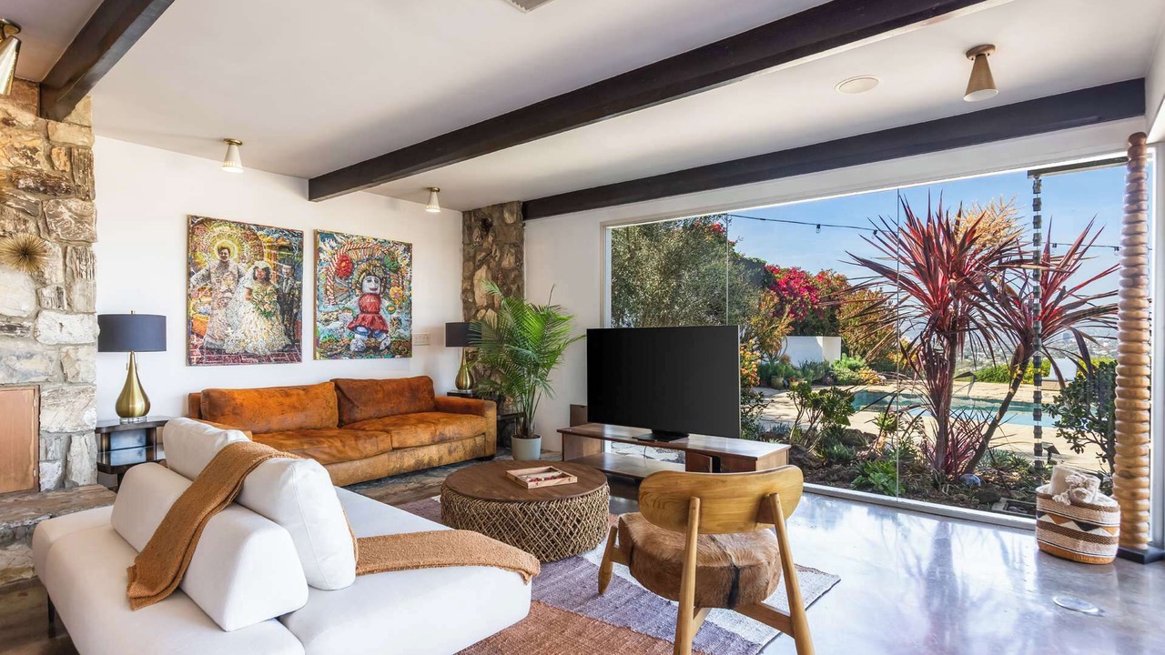 Photo of Livingroom in Baldwin Hills
