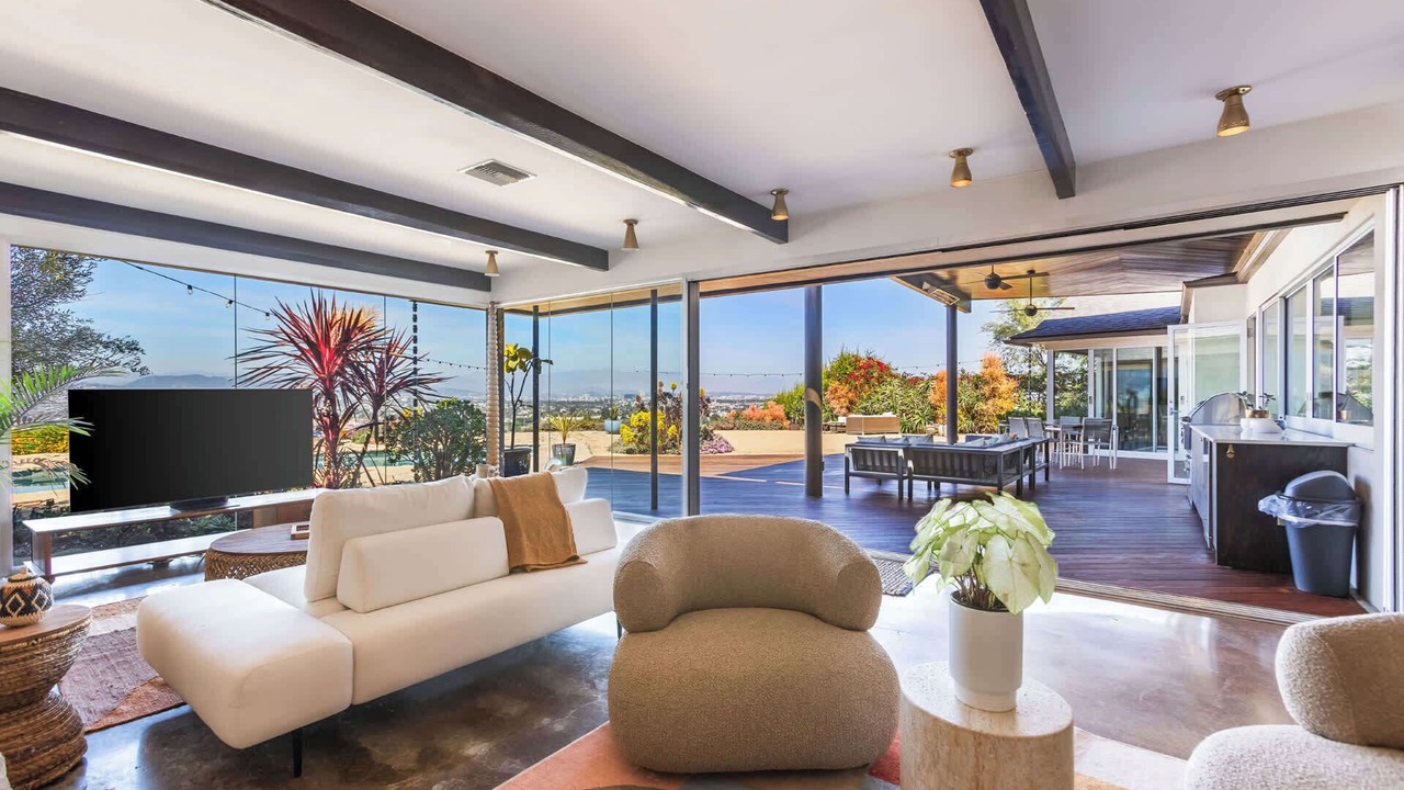 Photo of Livingroom in Baldwin Hills