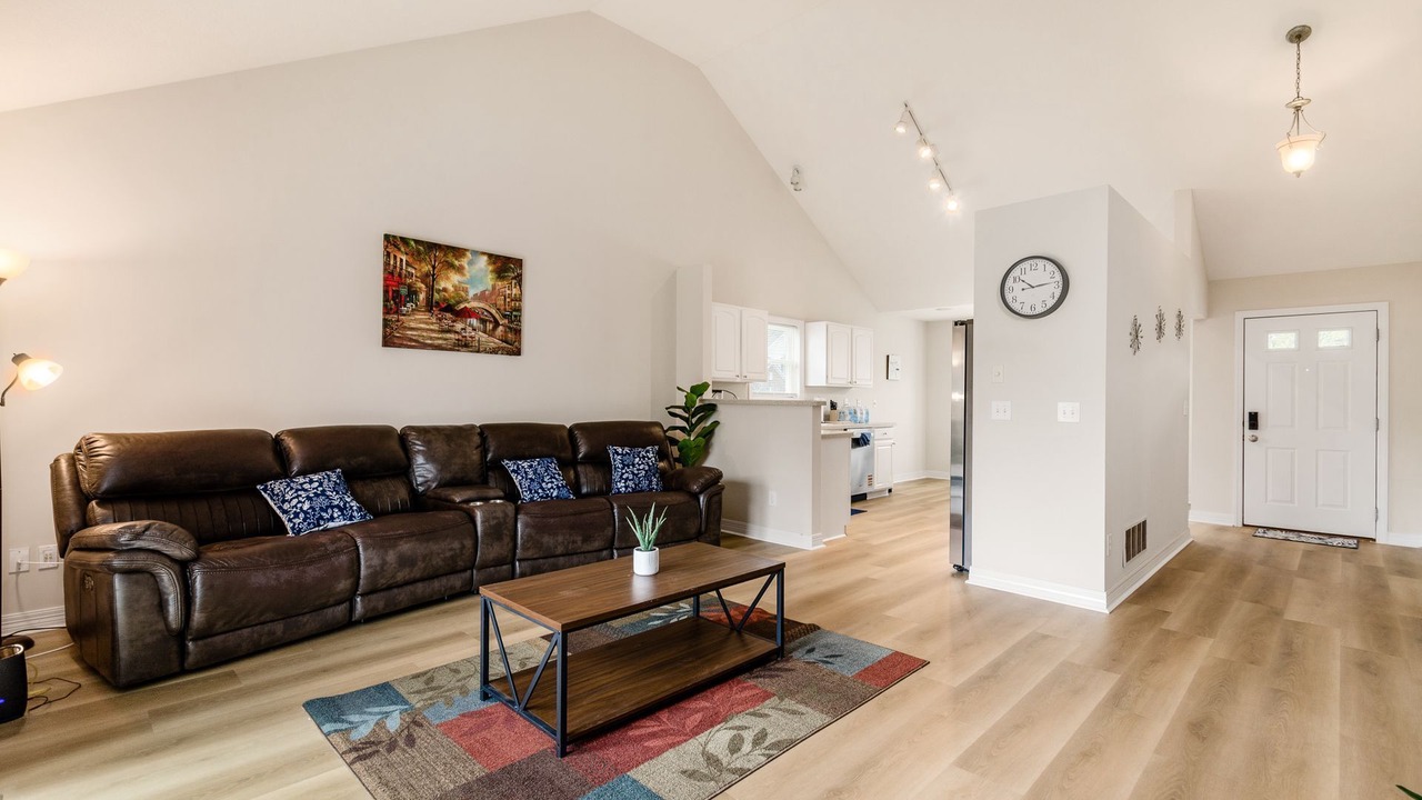 Photo of Livingroom in Lewis Center