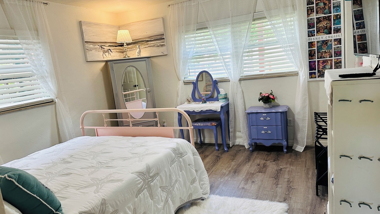 Photo of Bedroom in Oak Hill
