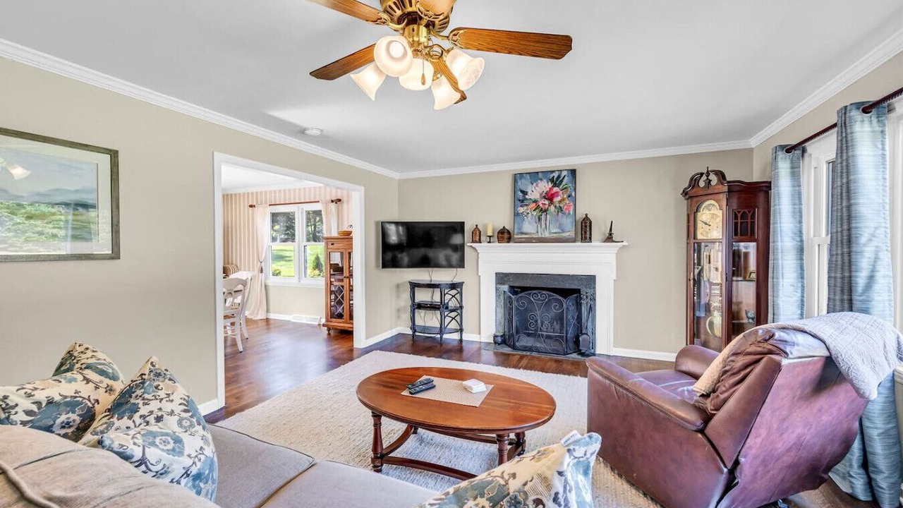 Photo of Livingroom in Greensboro