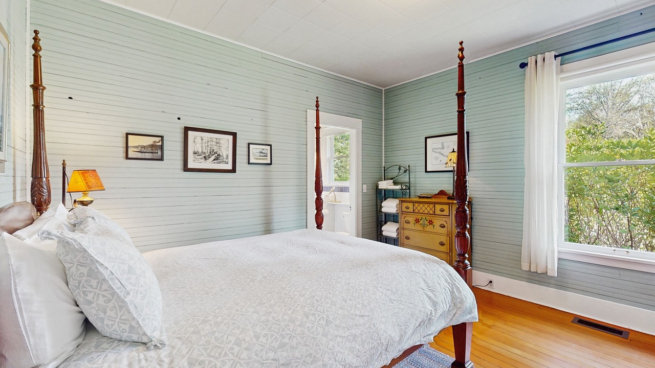 Photo of Bedroom in Bainbridge Island
