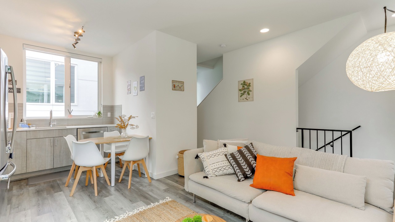 Photo of Livingroom in North Queen Anne