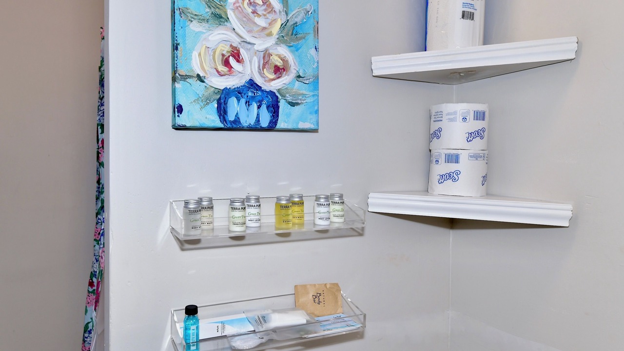 Photo of Bathroom in Babe Denny