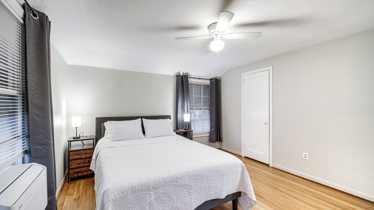 Photo of Bedroom in Euclid