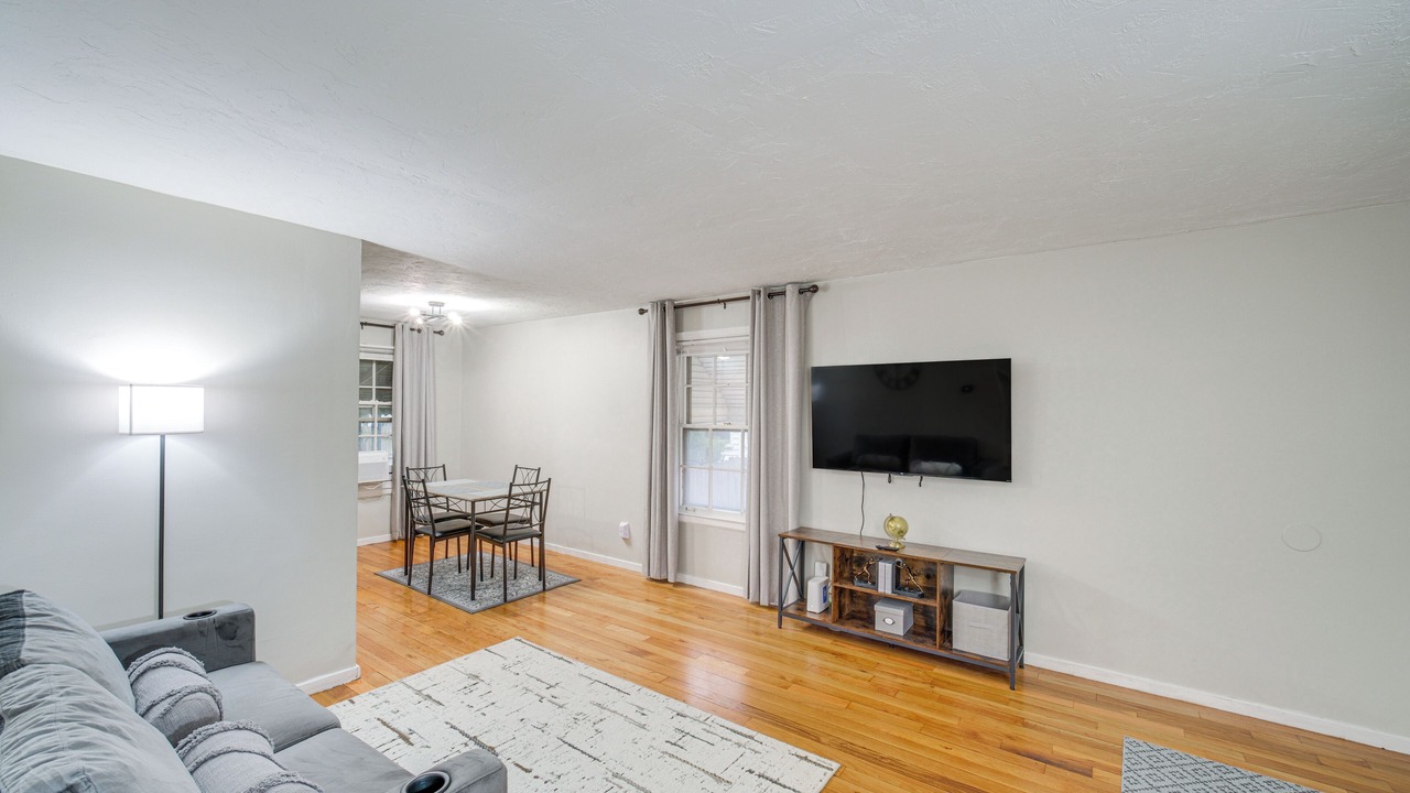 Photo of Livingroom in Euclid