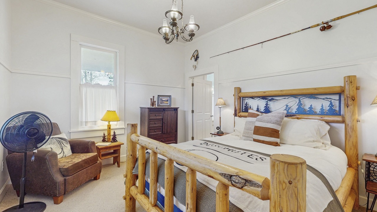 Photo of Bedroom in Crooked River Ranch