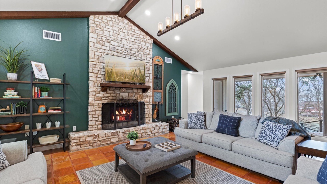 Photo of Livingroom in McQueeney