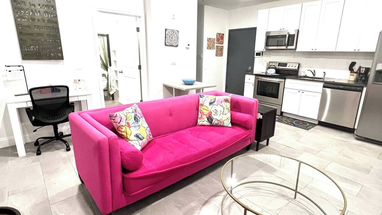 Photo of Livingroom in West Poplar