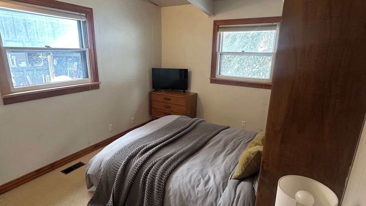 Photo of Bedroom in Warm Springs