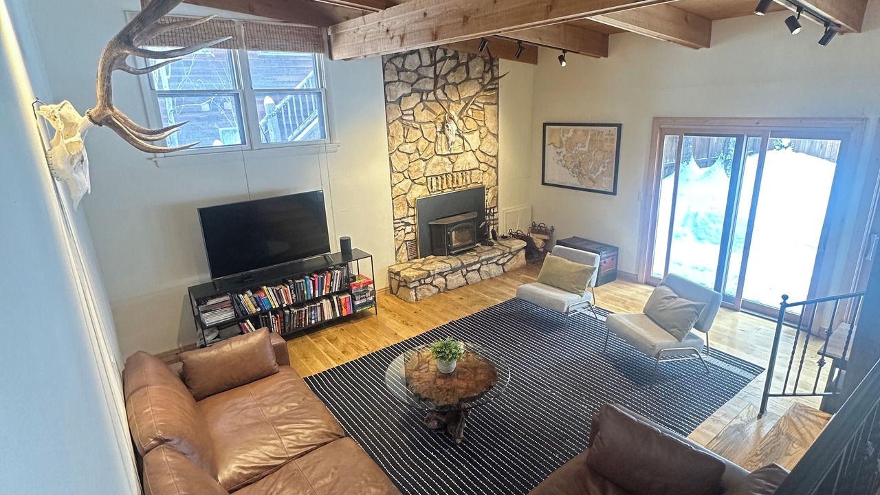 Photo of Livingroom in Warm Springs