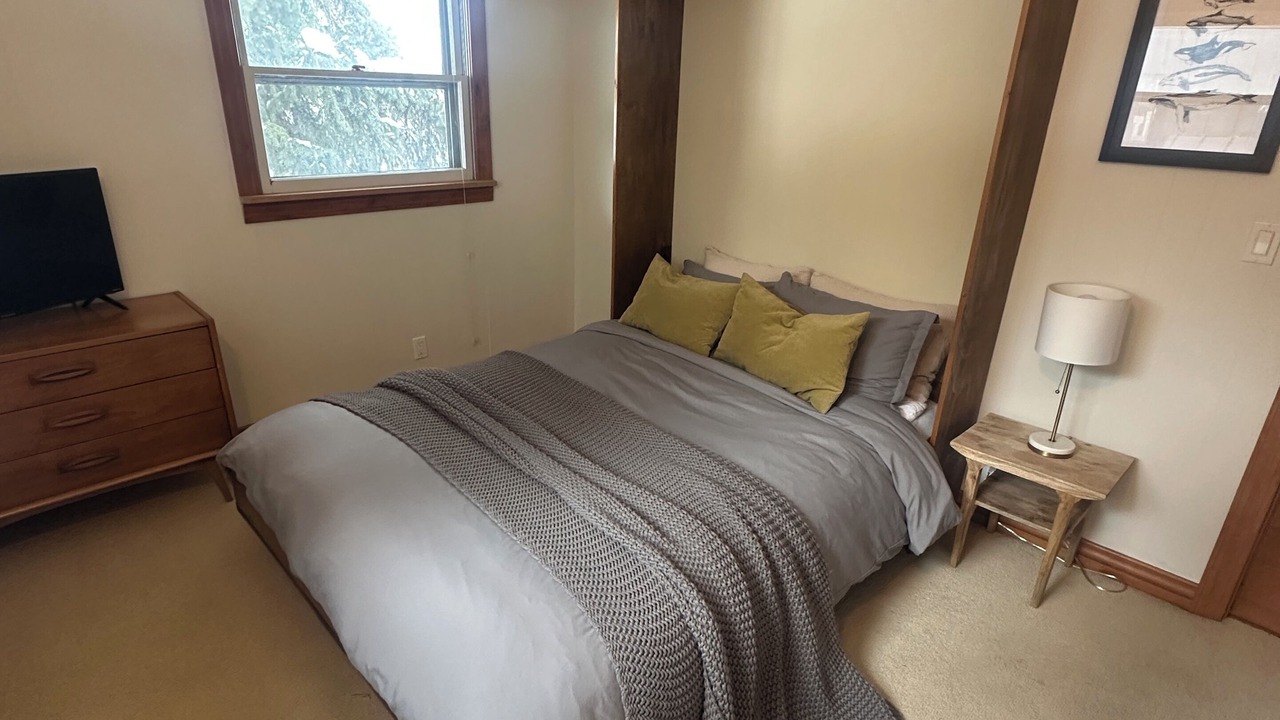 Photo of Bedroom in Warm Springs