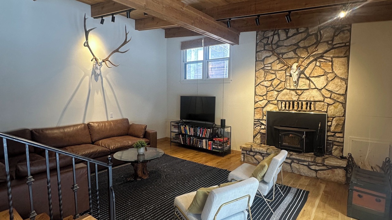 Photo of Livingroom in Warm Springs