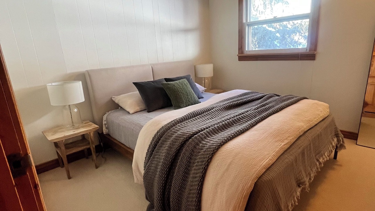Photo of Bedroom in Warm Springs
