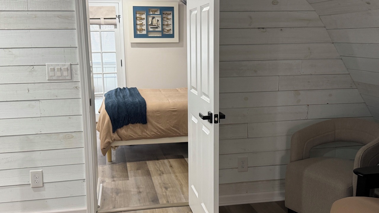 Photo of Bedroom in Oak Harbor
