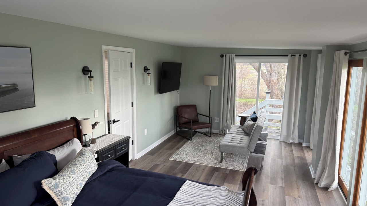 Photo of Bedroom in Oak Harbor
