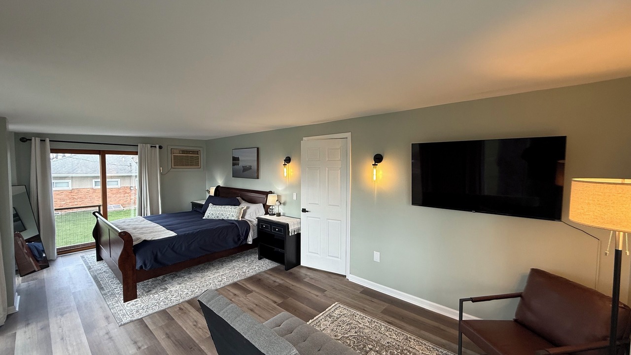 Photo of Bedroom in Oak Harbor