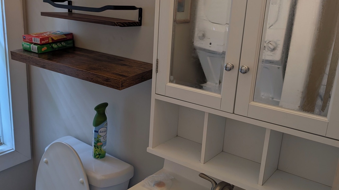 Photo of Bathroom in Lakeview