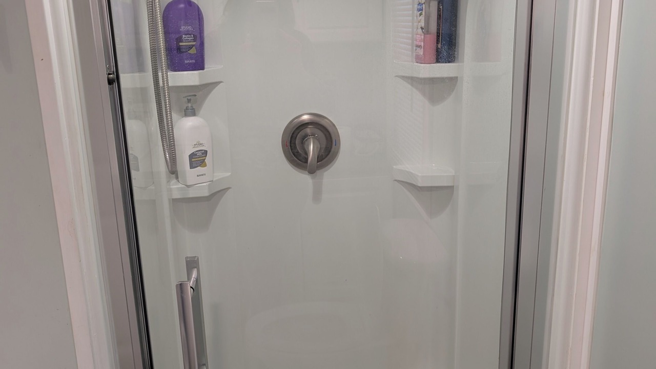 Photo of Bathroom in Lakeview