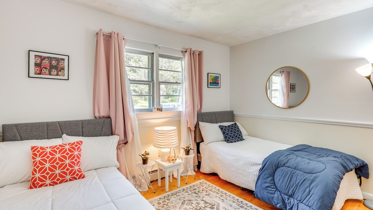 Photo of Bedroom in Parksville