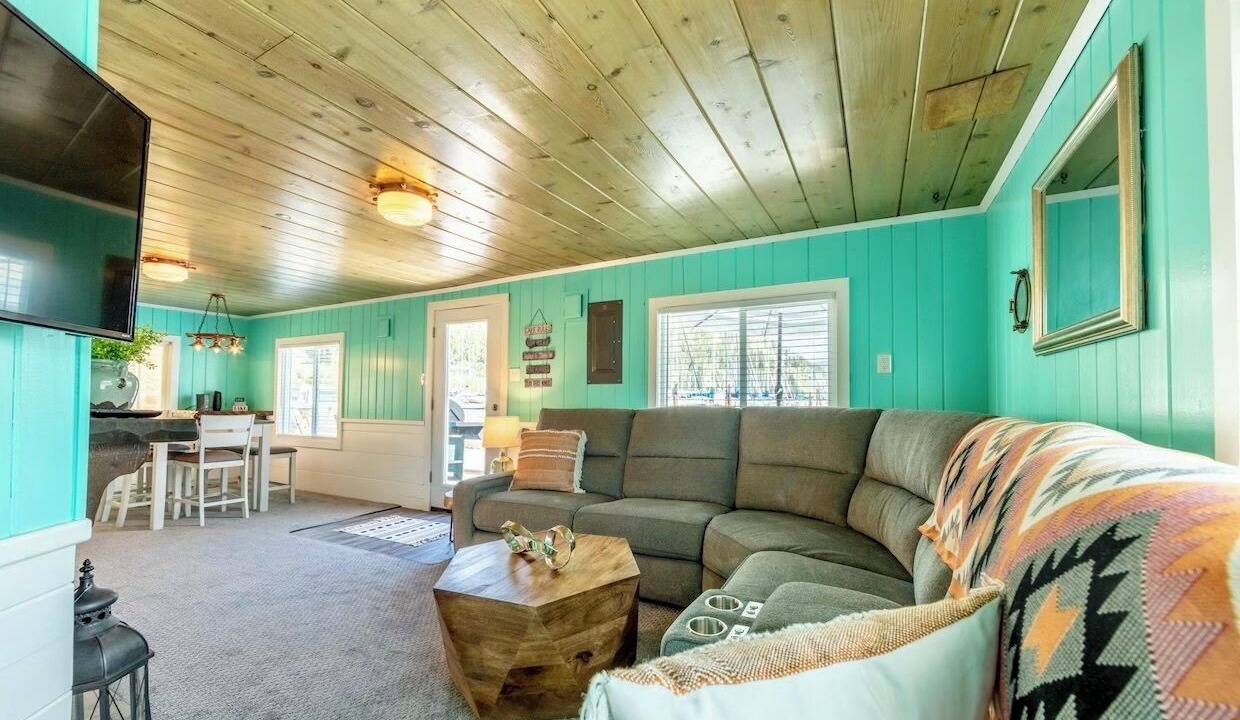 Photo of Livingroom in Bayview