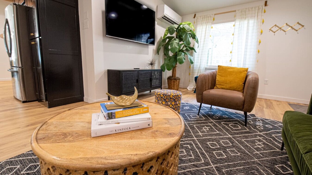 Photo of Livingroom in Midtown