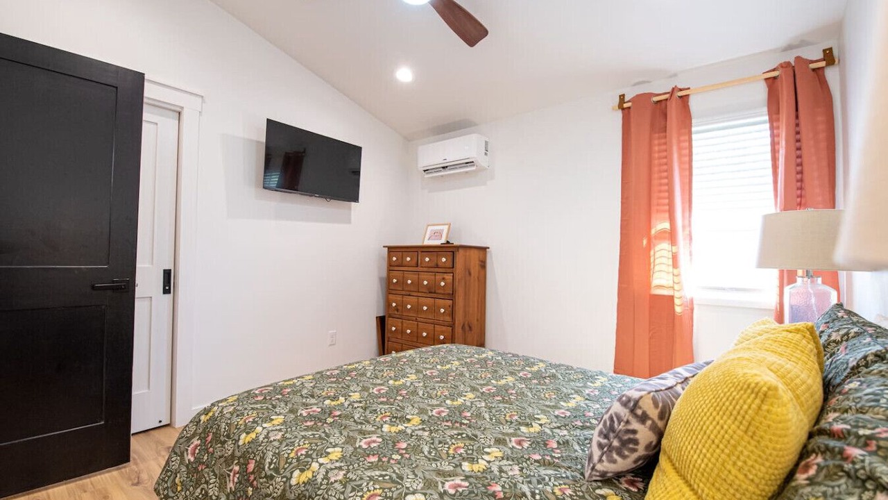 Photo of Bedroom in Midtown