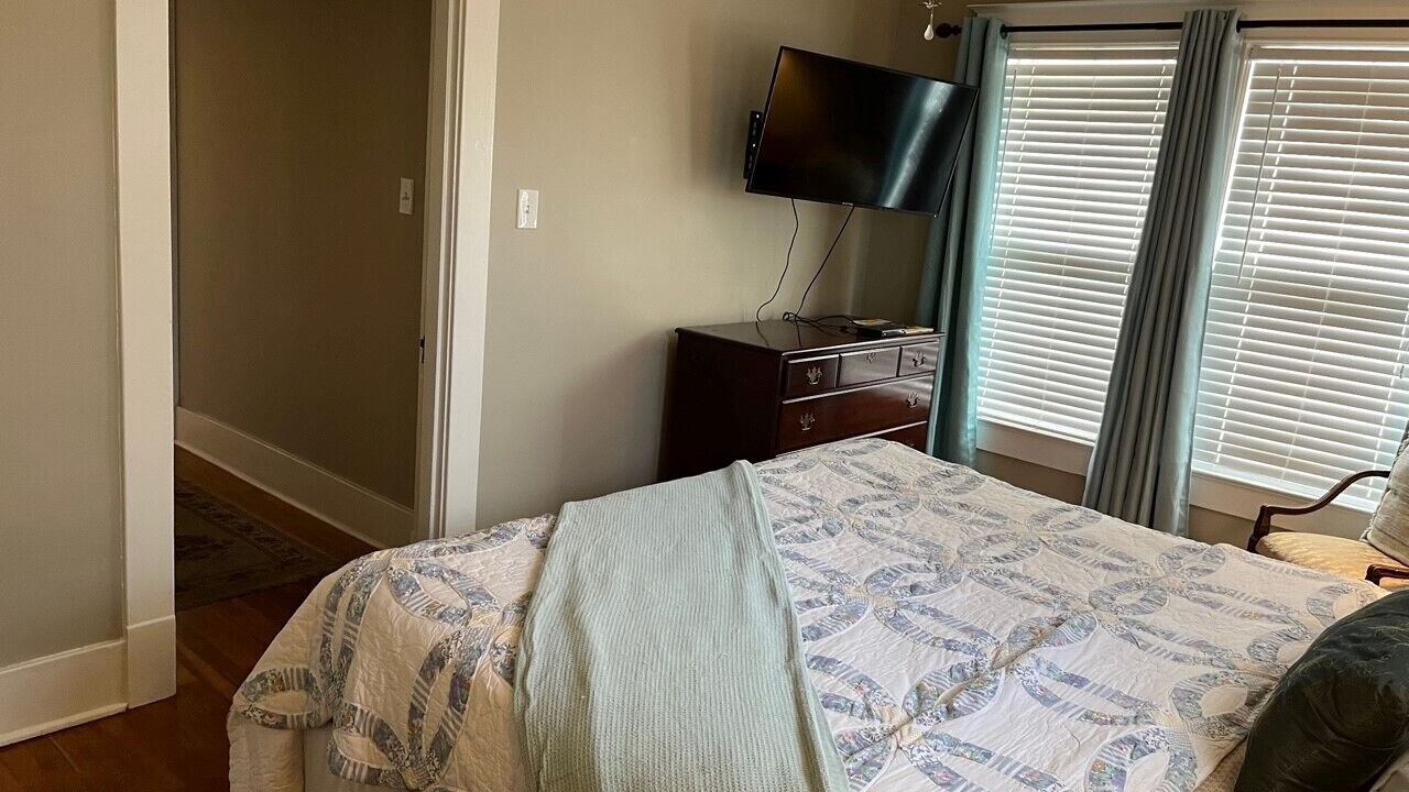 Photo of Bedroom in Central Gardens