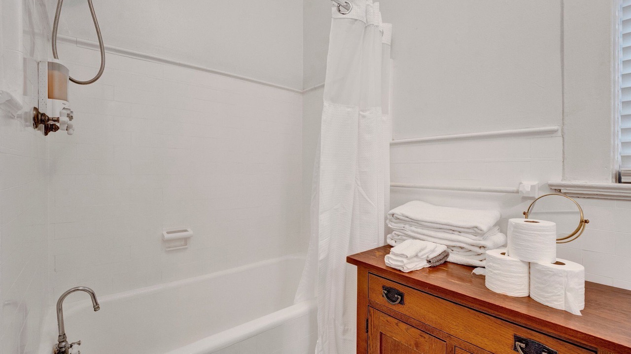 Photo of Bathroom in Central Gardens