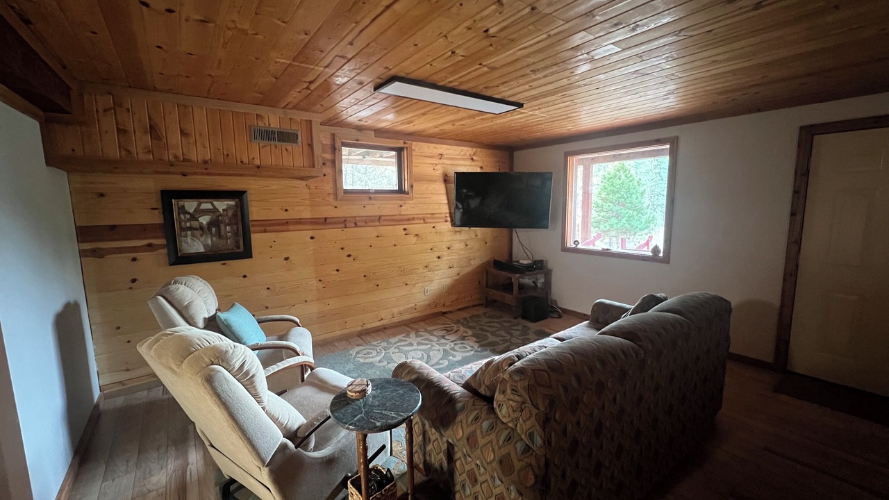 Photo of Livingroom in Victor