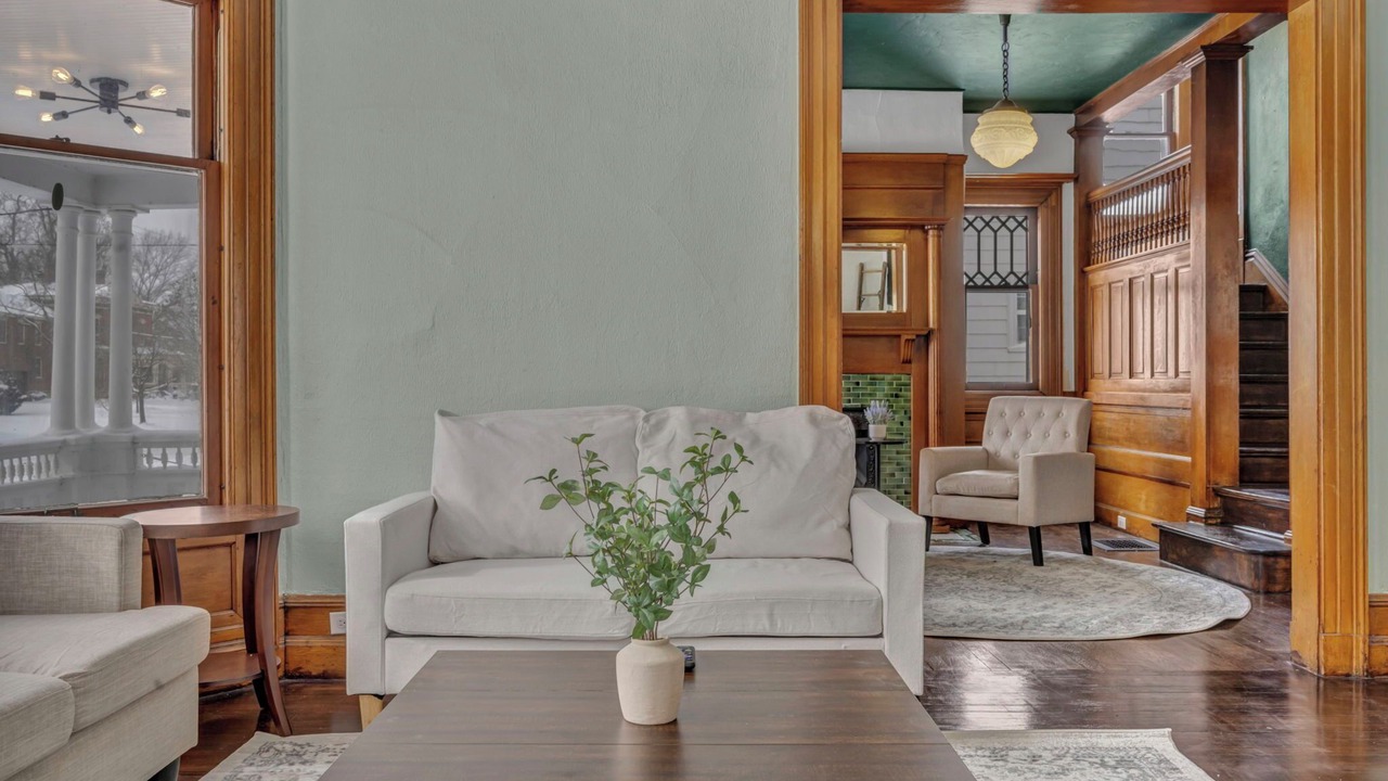 Photo of Livingroom in Elyria