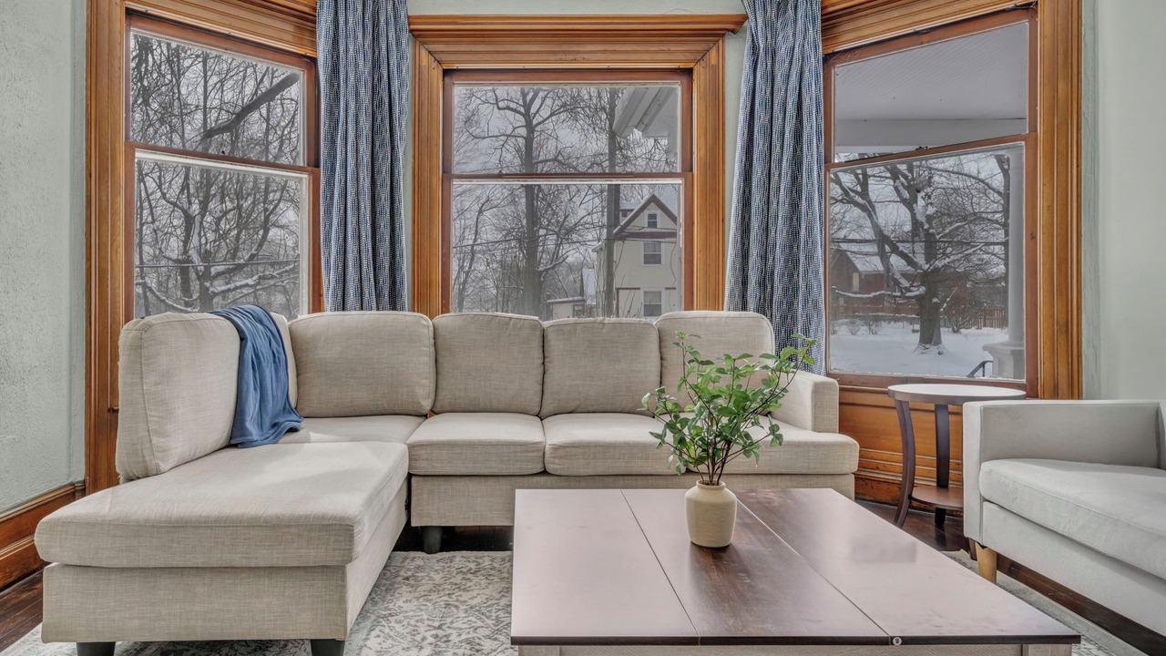 Photo of Livingroom in Elyria