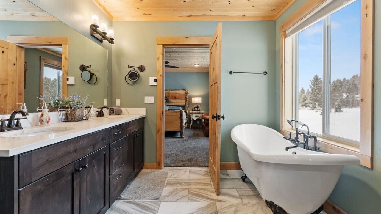 Photo of Bathroom in Island Park
