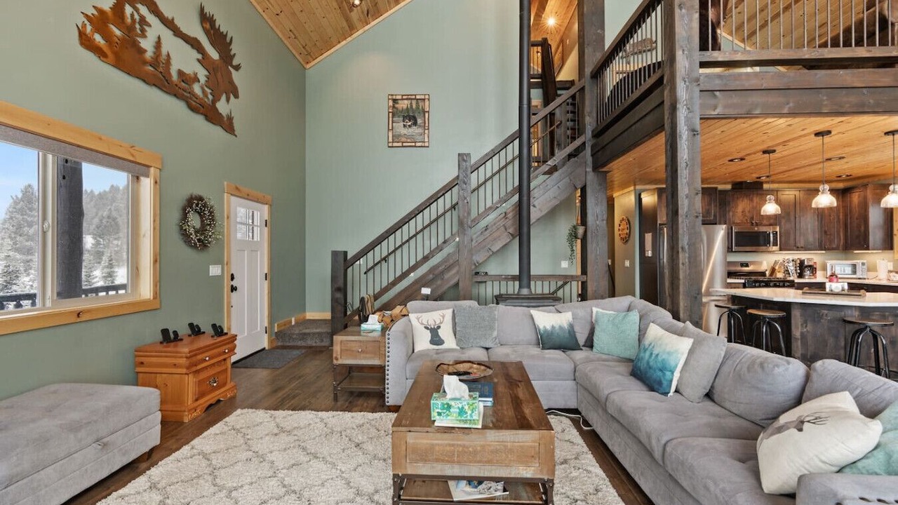 Photo of Livingroom in Island Park