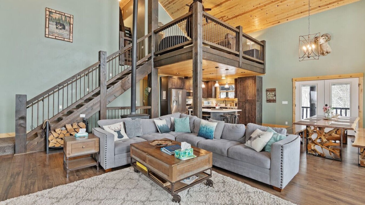 Photo of Livingroom in Island Park