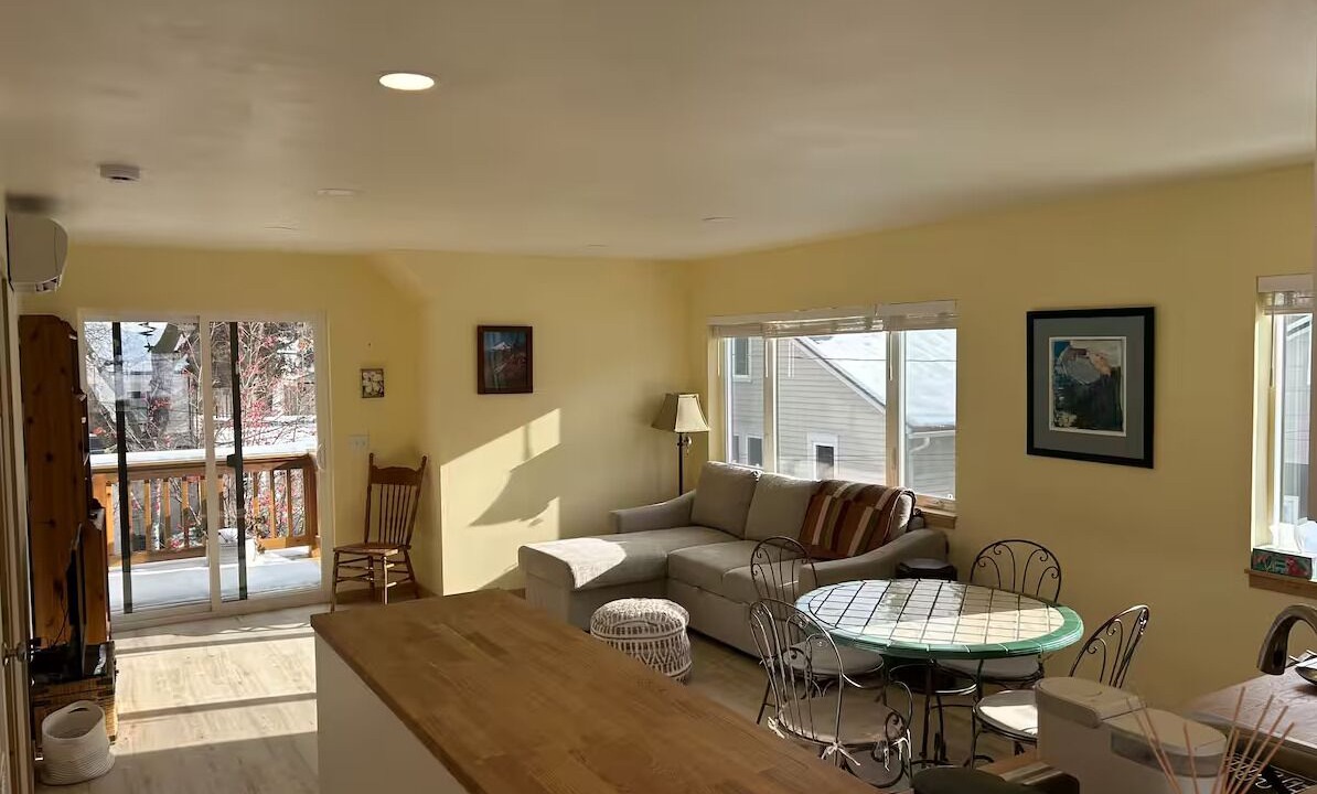 Photo of Livingroom in University District