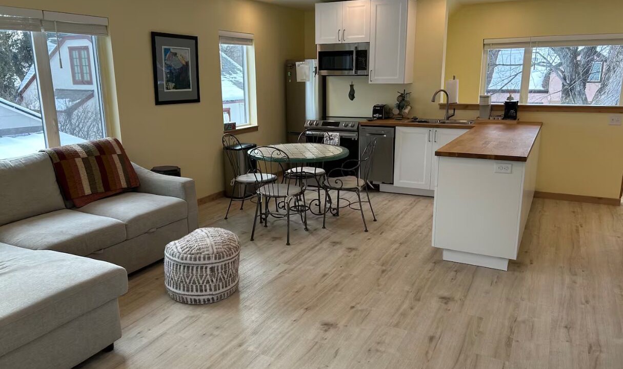 Photo of Livingroom in University District